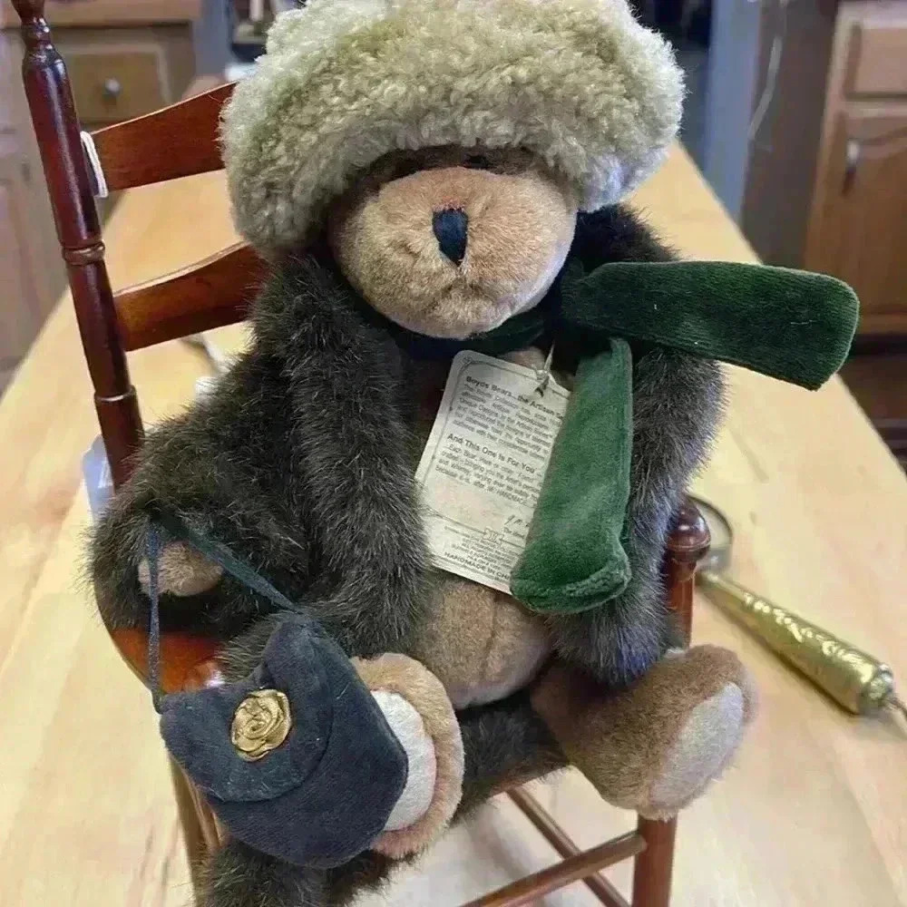 Boyds bear. Aunt Bessie skidoo.